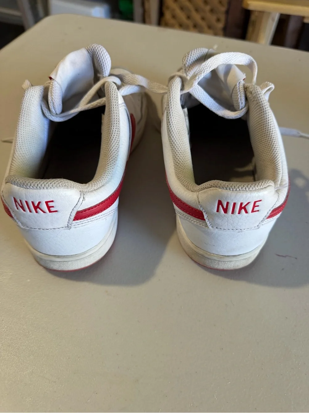 Nike White size 9  Sneakers with Red Swoosh - Picture 5 of 5